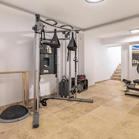 Vacation I Birkin, Heated Pool, Andalusian Style, Gym, Cine, Golf Valley, 6 Min Puerto Banus Marbella