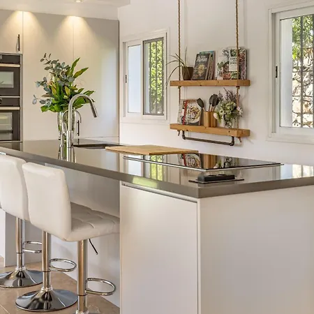 Vacation I Birkin, Heated Pool, Andalusian Style, Gym, Cine, Golf Valley, 6 Min Puerto Banus Villa *