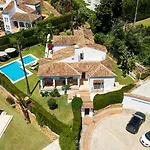 Vacation I Birkin, Heated Pool, Gated Community, Andalusian Style, Gym, Cine, Golf Valley, 6 Min Puerto Banus Villa *