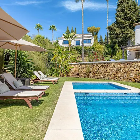 Villa Vacation I Birkin, Heated Pool, Andalusian Style, Gym, Cine, Golf Valley, 6 Min Puerto Banus Marbella