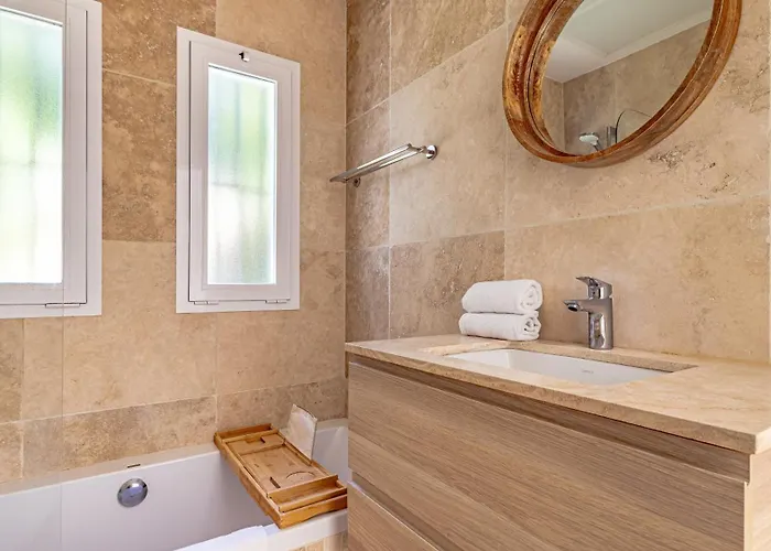 Villa Vacation I Birkin, Heated Pool, Andalusian Style, Gym, Cine, Golf Valley, 6 Min Puerto Banus