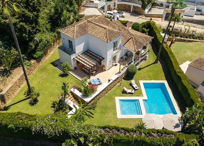 Vacation I Birkin, Heated Pool, Andalusian Style, Gym, Cine, Golf Valley, 6 Min Puerto Banus Villa