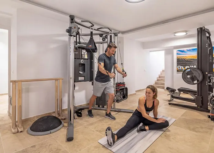 Vacation I Birkin, Heated Pool, Andalusian Style, Gym, Cine, Golf Valley, 6 Min Puerto Banus Villa *