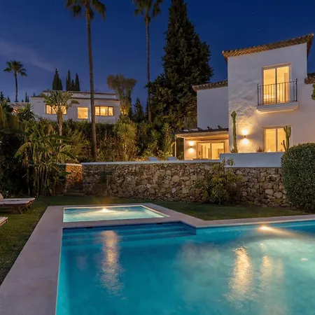 Villa Vacation I Birkin, Heated Pool, Andalusian Style, Gym, Cine, Golf Valley, 6 Min Puerto Banus Marbella